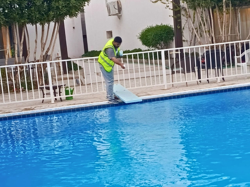 غسيل المسبح بالاسيد