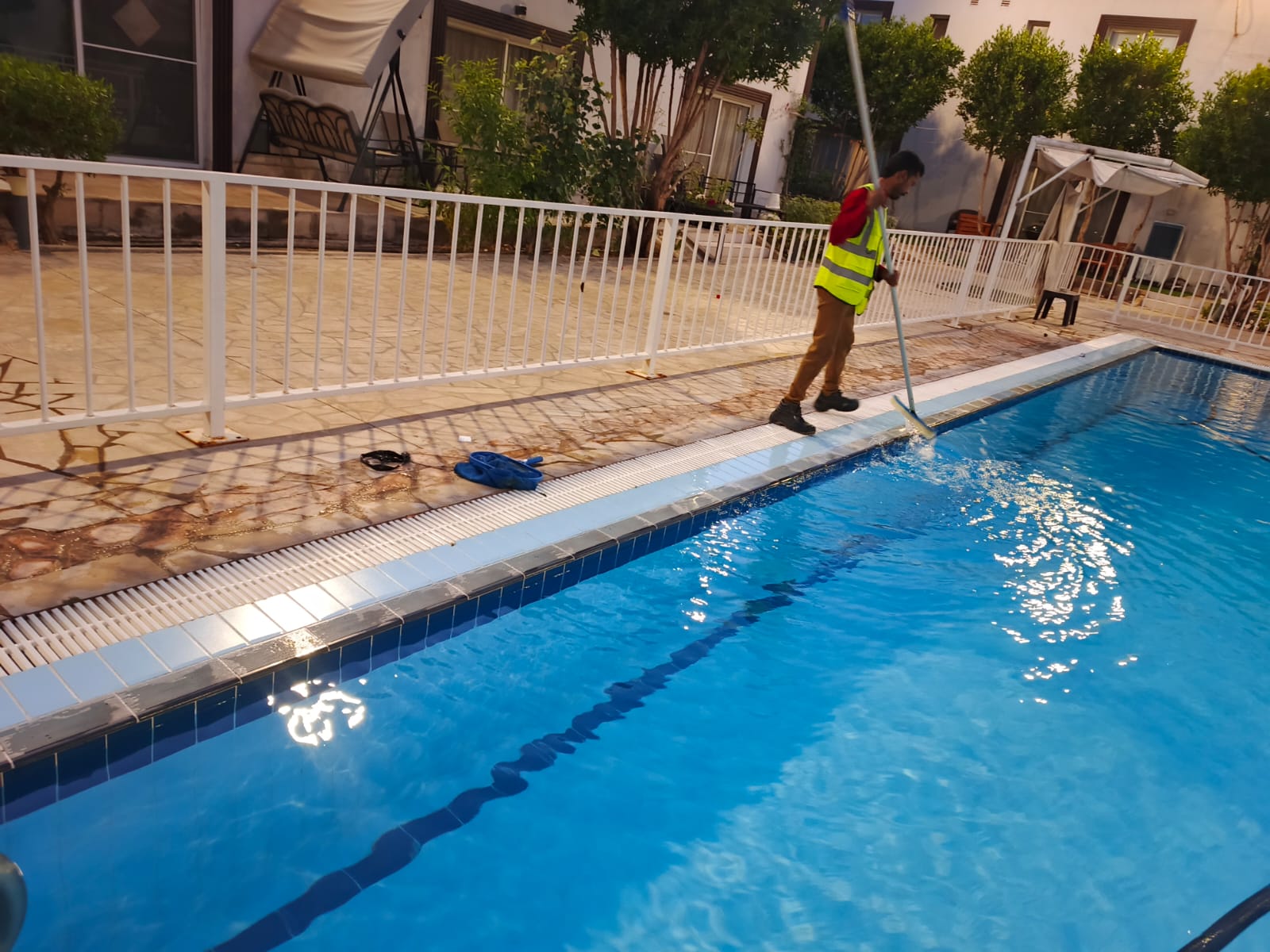 تنظيف مسابح منزلية