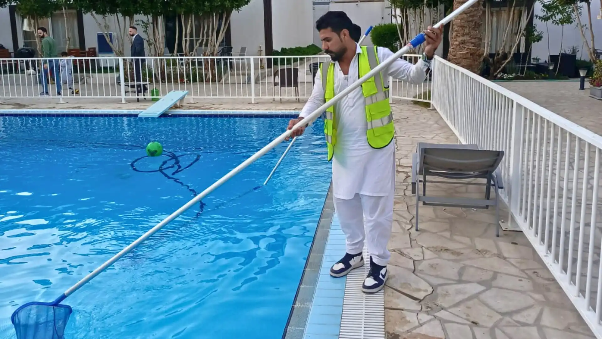 مسبح اوفر فلو